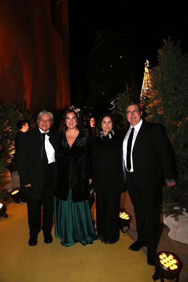 Pericles Aretos, Gabriela Farías, Mónica Díaz de Zambrano y Mauricio Zambrano