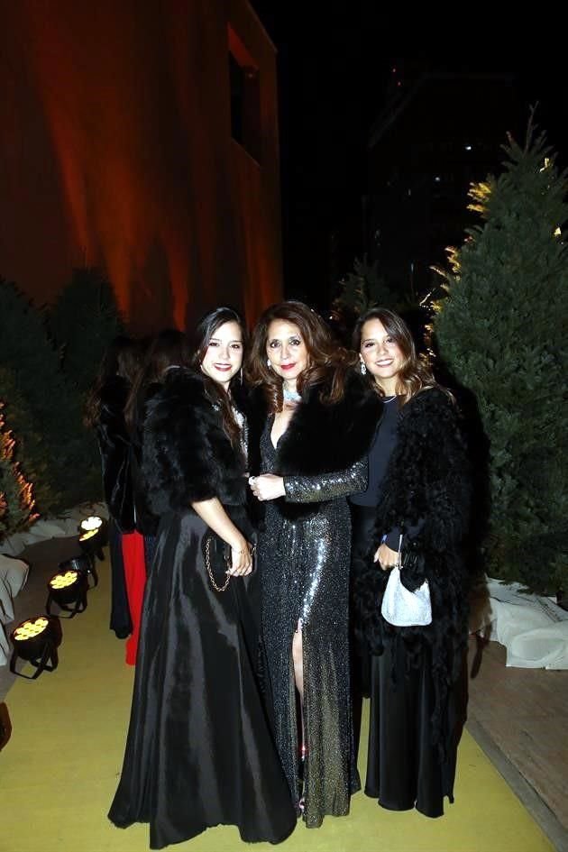 Mónica Villatoro, Ivonne Pineda y Mariana Villatoro