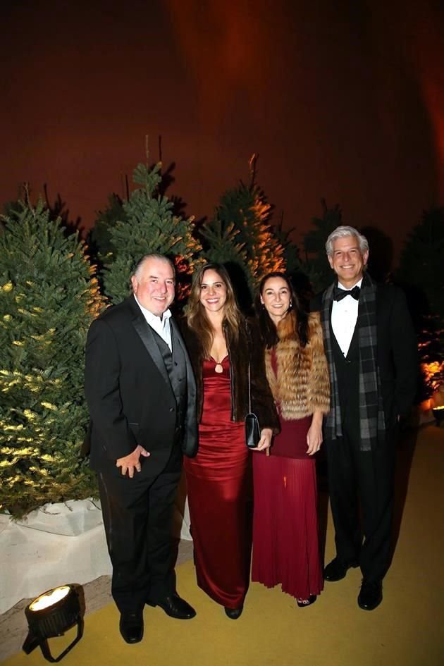 José Medellín, Vanessa Martínez, Gina Von Rossum de García y Jesús García