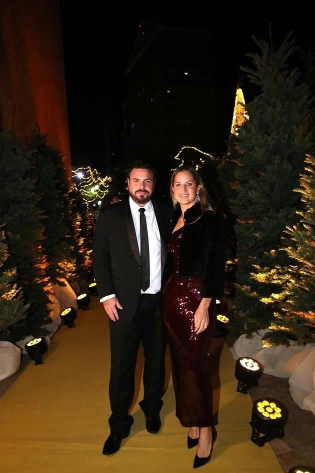 Abelardo Salas y Larissa Medina