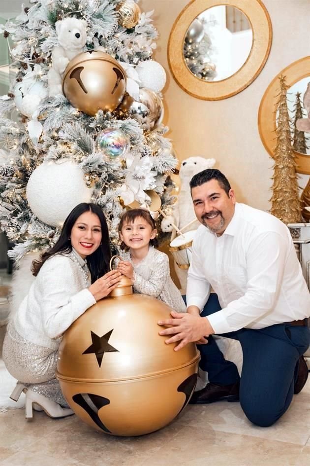 Gladys Rueda de González, Angel González y Victoria González Rueda