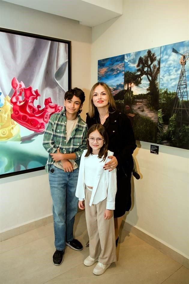 Jacobo Acevedo, Leonor Cárdenas y Paula Acevedo