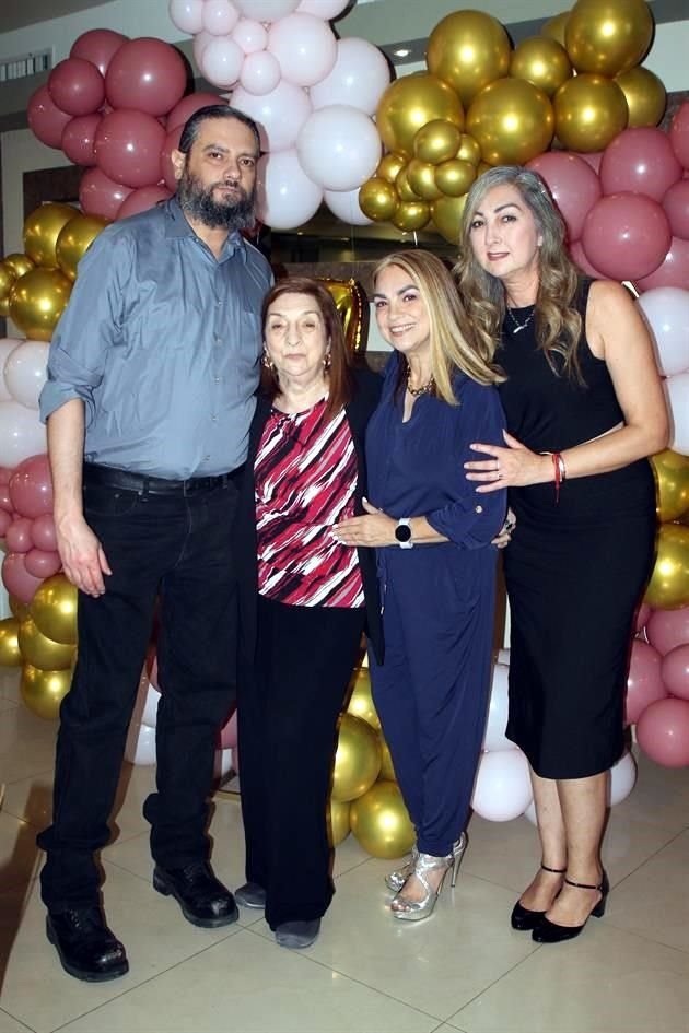 Enrique Galindo, María Cecilia Guajardo González, Cecilia Galindo Guajardo y Tania Galindo