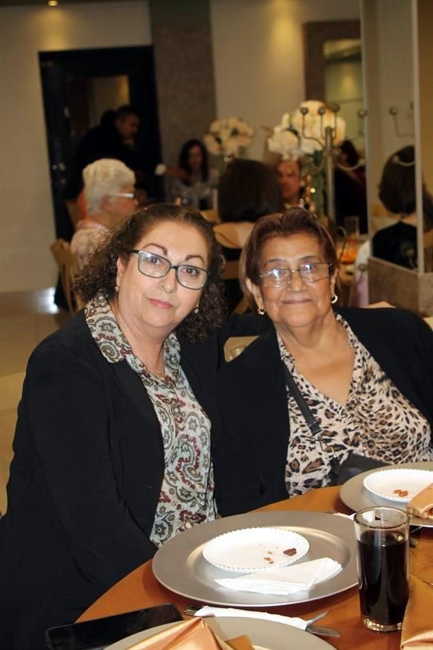 Tere González y Lidia Hernández