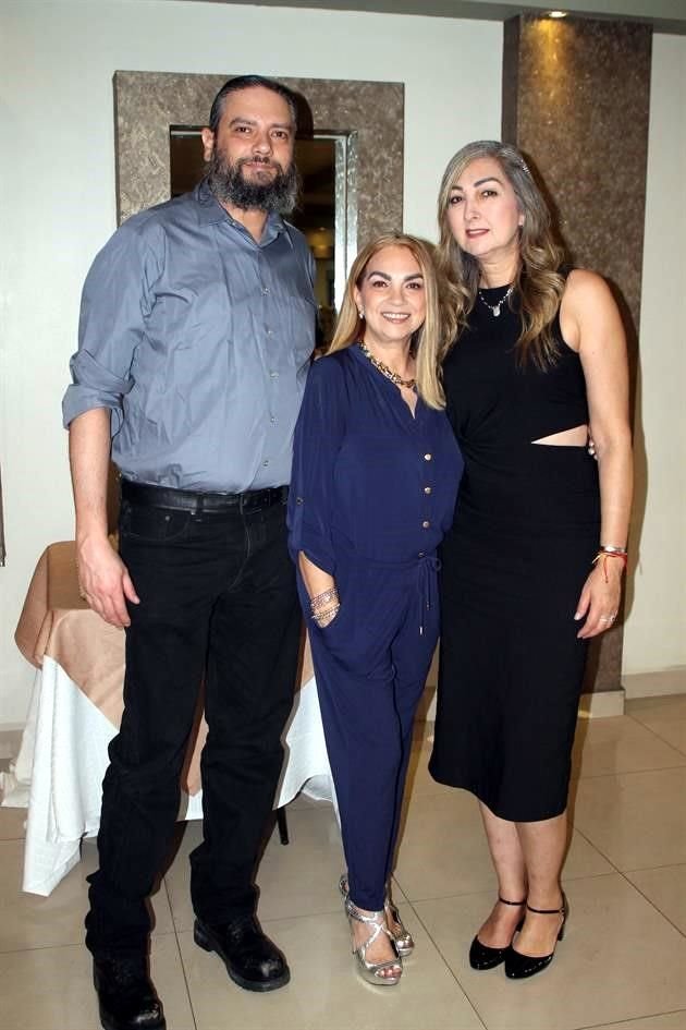 Enrique Galindo, Cecilia Galindo Guajardo y Tania Galindo