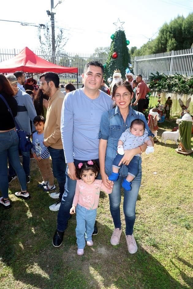 Rafael Aguilar, Aurora Castilllo Jimena Aguilar y Oliver