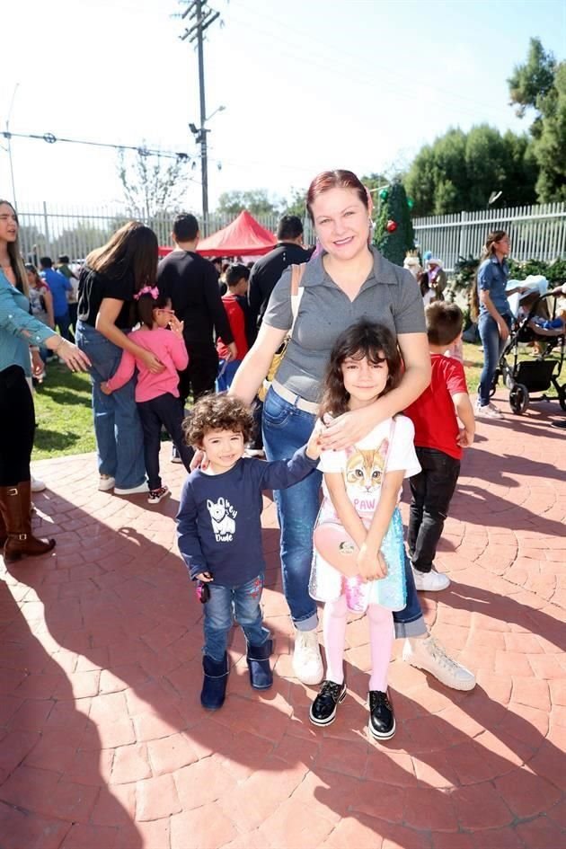 Jesús Padilla, Gabriela Arias y Emma Padilla