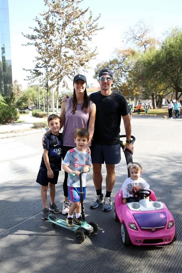 Roberta Margain, Patricio de la Garza, Patricio de la Garza, Federico de la Garza y Fernanda de la Garza