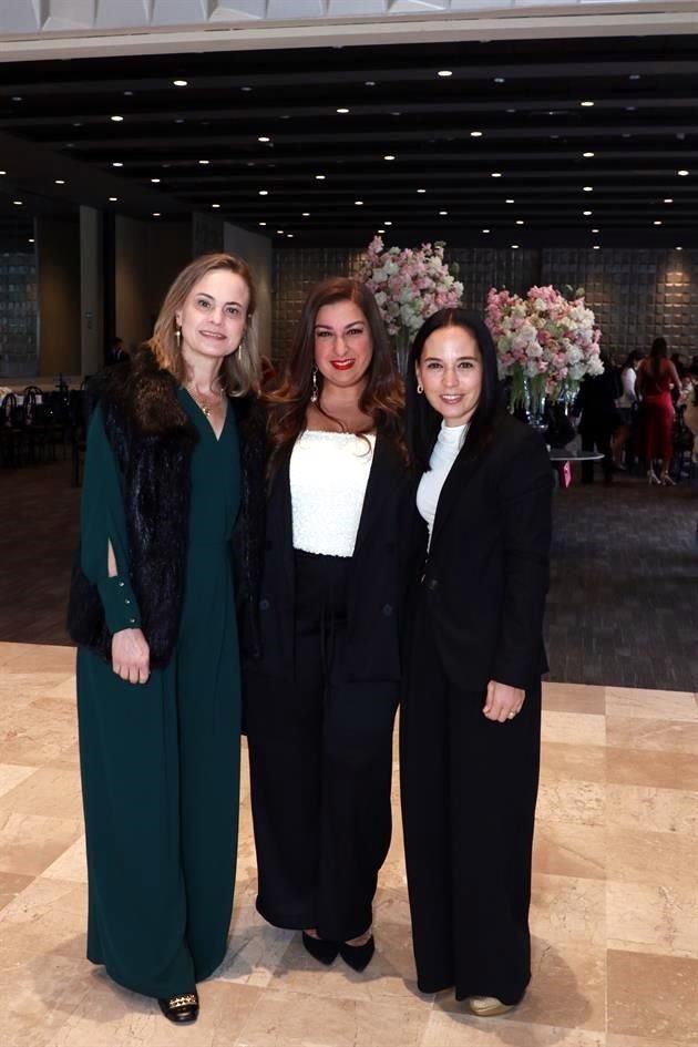 Cristina Arellano, Elsa Delgado y Chikis Urdiales