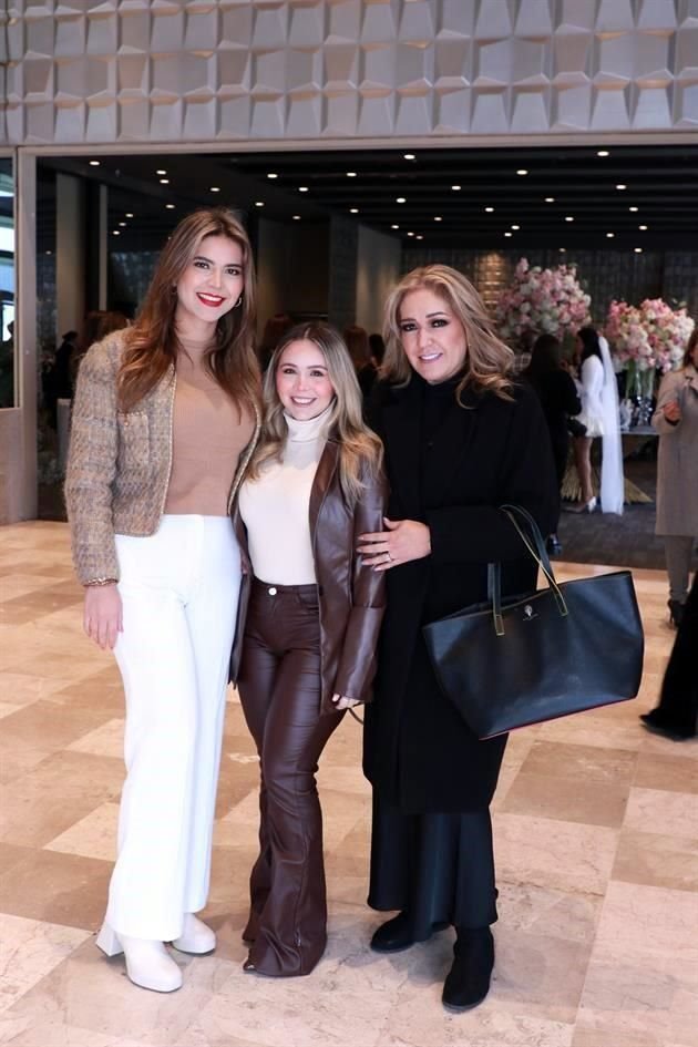 Paola Doriz, Regina Martínez y Claudia Treviño