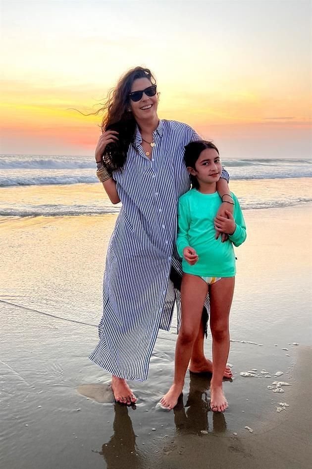 PUERTO ESCONDIDO. Lucía Lobeira de Pani y Valeria Pani