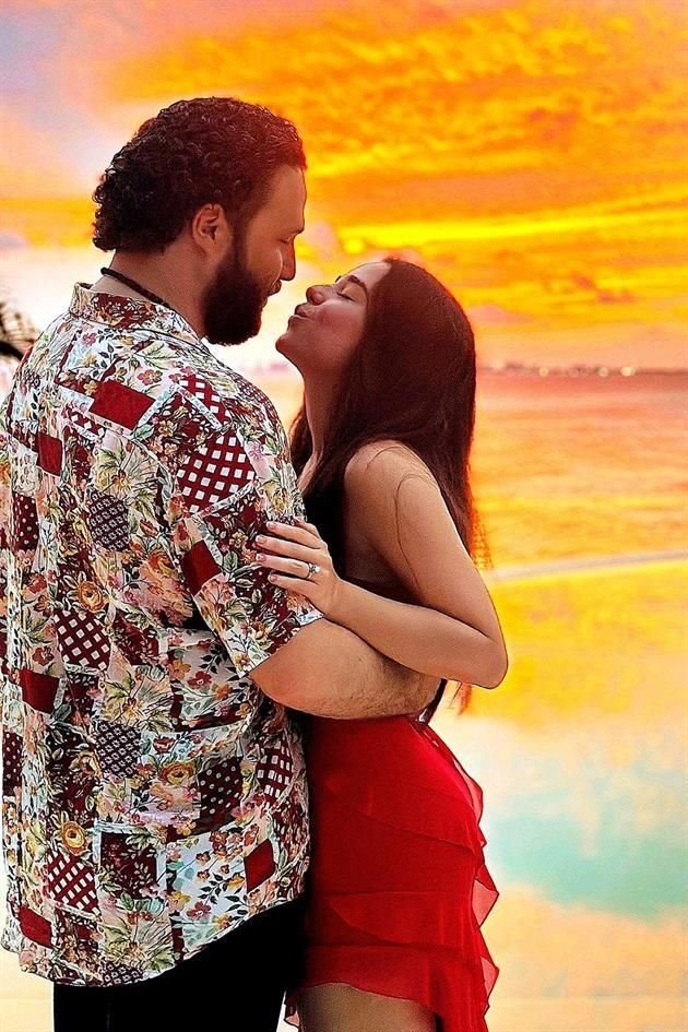Max Fernández Zambrano y Ana Sofía Serna. ANILLO: Enero del 2025. BODA: Por definir