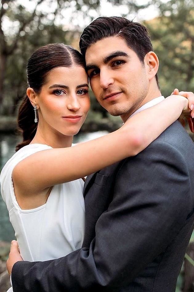 Balbina Camargo Sada y Eugenio Martínez Elizondo. ANILLO: Julio del 2024. BODA: 31 de mayo del 2025.