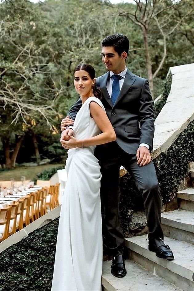 Balbina Camargo Sada y Eugenio Martínez Elizondo. ANILLO: Julio del 2024. BODA: 31 de mayo del 2025.