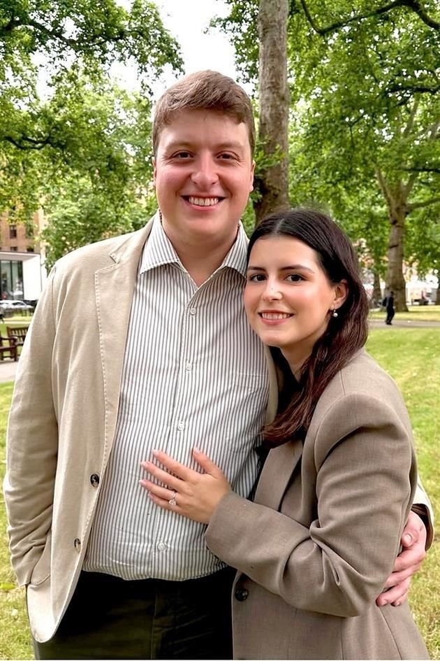 Armando Garza Herrera y Vanina Sada González. ANILLO: Julio del 2024. BODA: Noviembre del 2025