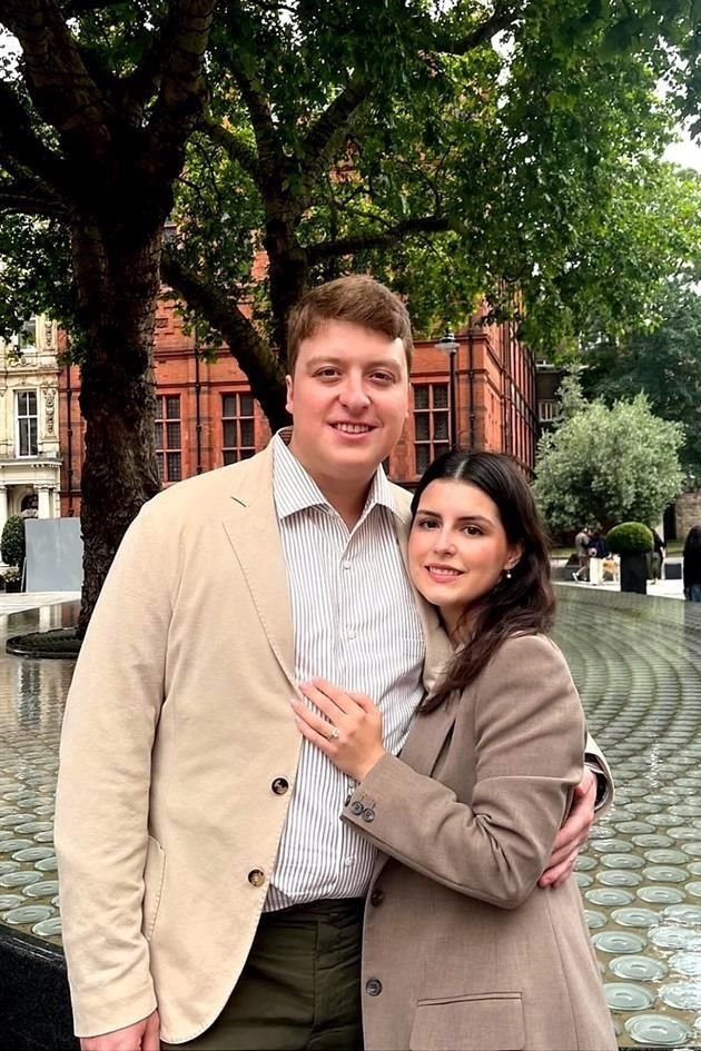 Armando Garza Herrera y Vanina Sada González. ANILLO: Julio del 2024. BODA: Noviembre del 2025