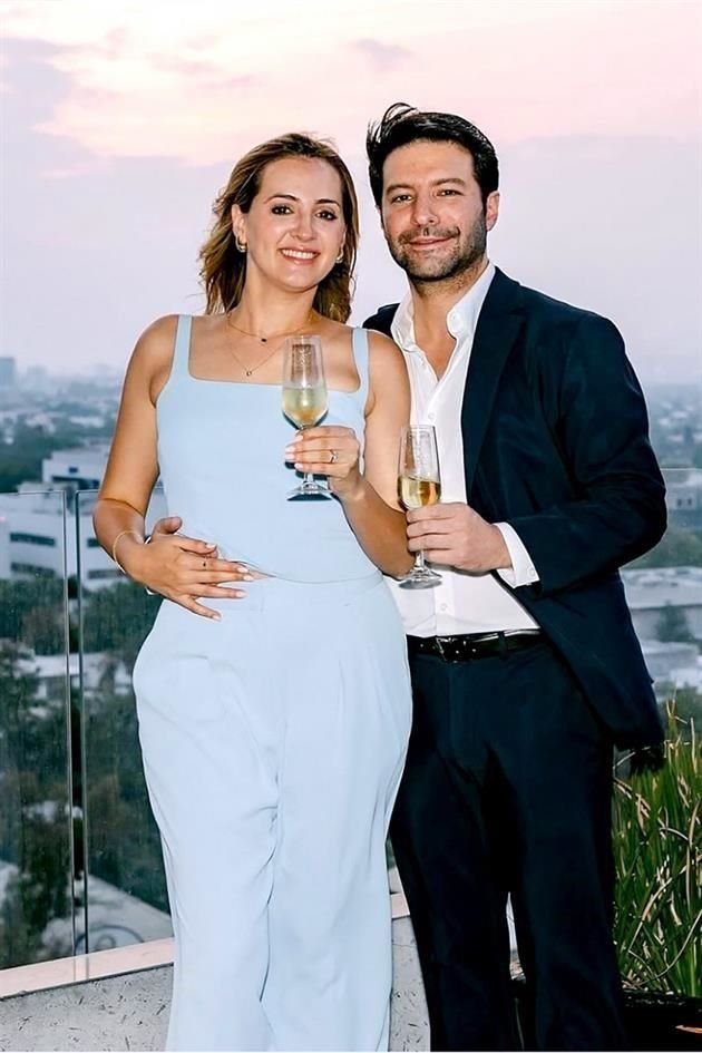 Make Leal Martínez y Rodrigo Mireles Montaño. ANILLO: Mayo del 2024. BODA: 8 de febrero del 2025