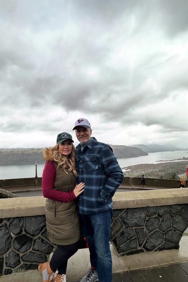 Mayra Montemayor de Gómez y Juan Carlos Gómez en Portland