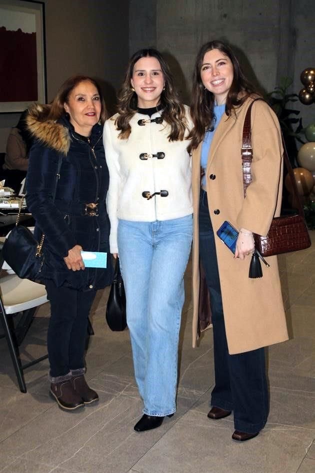 María Elena Villarreal, Valeria Theriot y Éricka Garza