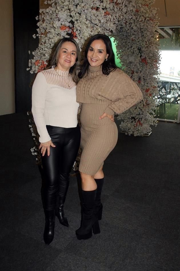 Angy Salas y Katia Ramírez