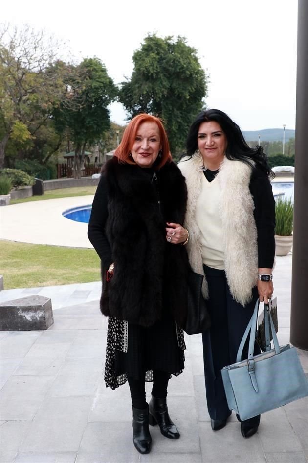 Carmen Segovia y Magda Castillo