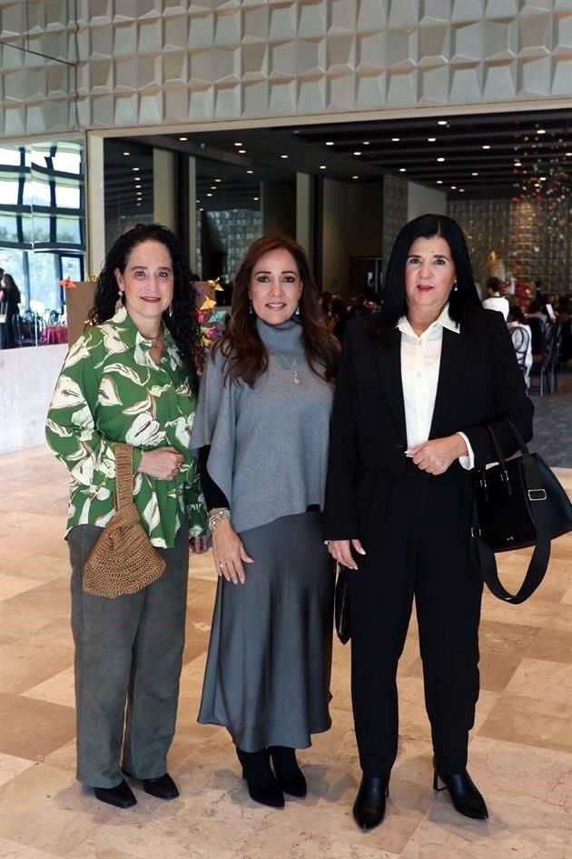 Alejandra Santa Cruz, Claudia González y Ana Lucía Garza