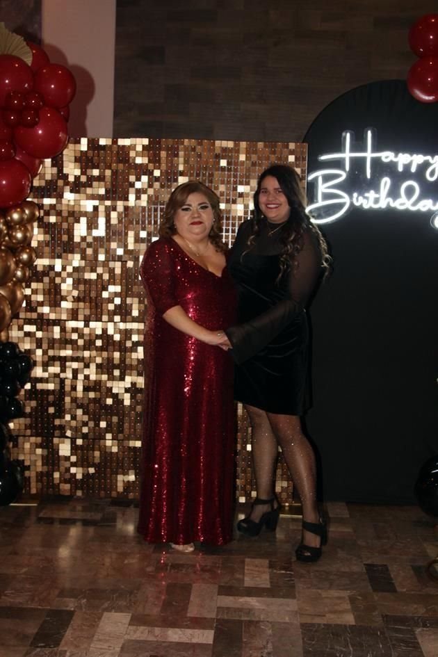 Alicia Juárez Solís y Natalia Maldonado Juárez, hija de la festejada