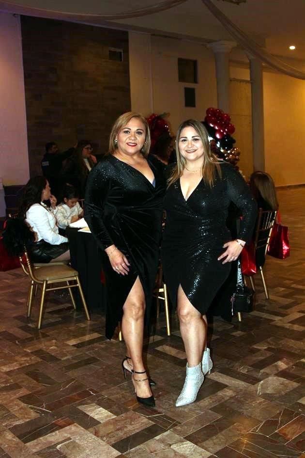 Domy Juárez, hermana de la festejada y Alexandra Garza, sobrina de la festejada