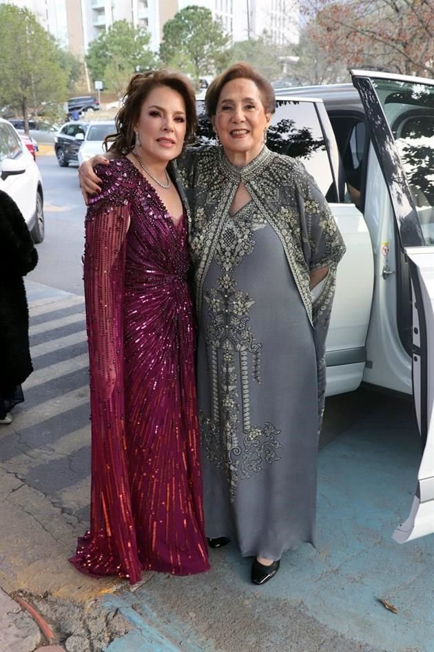 Ana Luciía Dávila de Haller y Dolores Lobo de Dávila