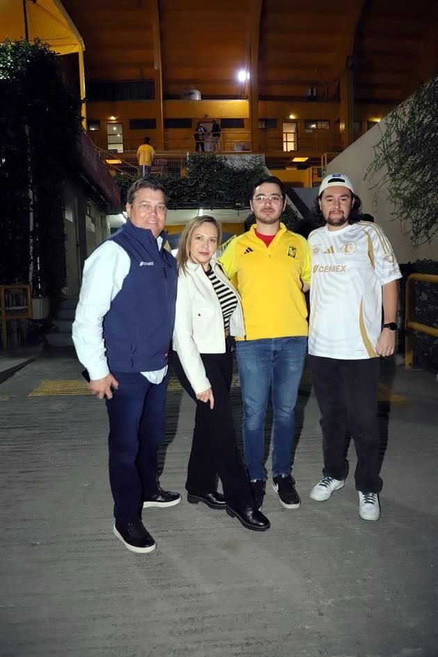 Carlos Guerra, Ileana de los Santos, Diego Guerra y Roberto Mendoza