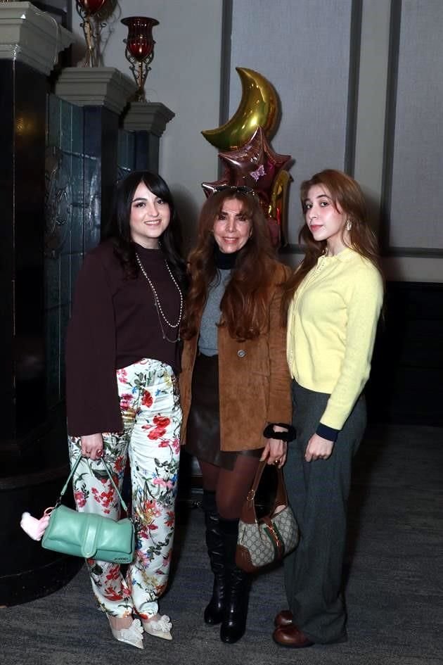 Paulina Romo, Maribel Almaguer y Deidre Sánchez