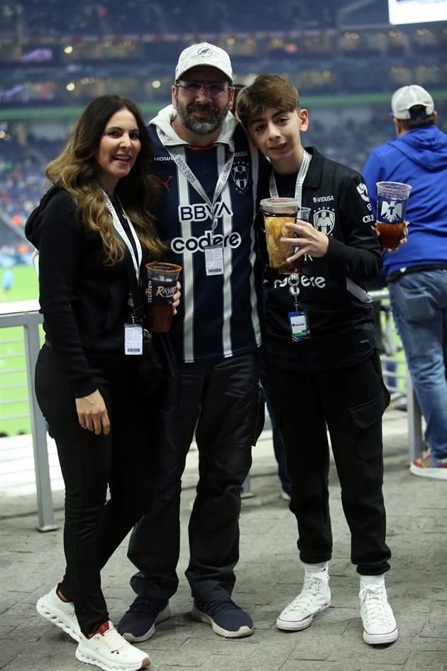 Liliana Mercado, Ale Fernández y Santiago Fernández