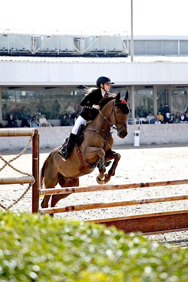 Isabella Ancira Leal y 'Volare de la Nutria'