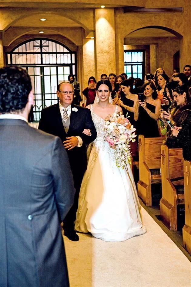 La novia con su papá David E. Cebrián Uribe