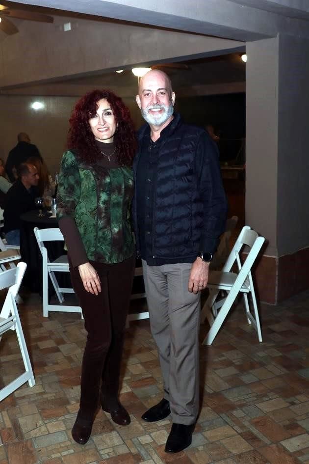 Claudia Flores de Theriot y Jorge Theriot