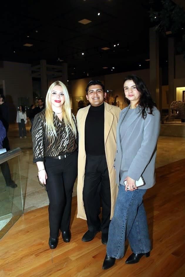 Nancy Uresti, Ulises Saavedra y Tania Zúñiga