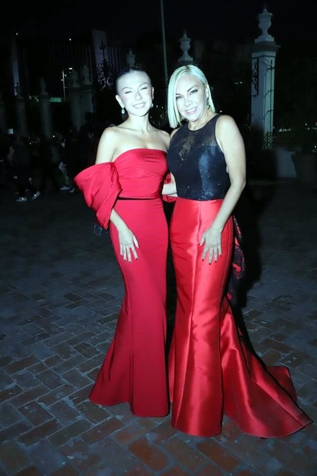 Paloma Villarreal Villarreal y Alejandra Villarreal Castellanos