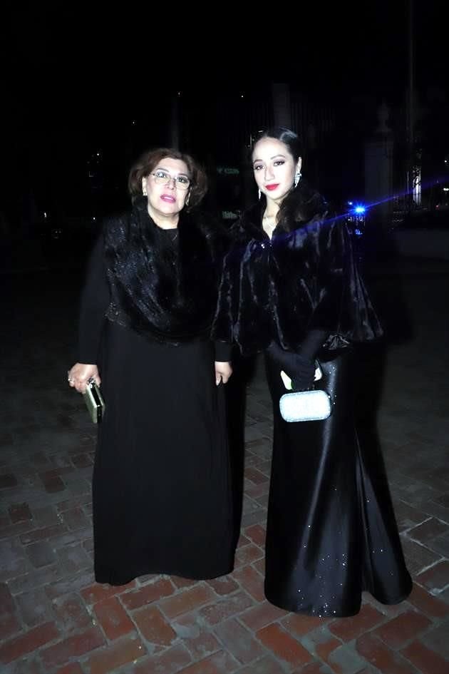 Amparo Martínez de Leal y Elizabeth González
