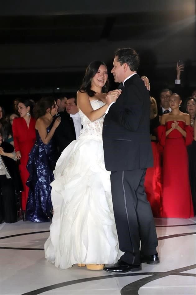 La novia con su papá, Juan Manuel Villarreal Guajardo