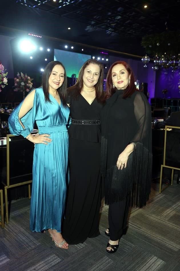 Mireya Contreras, Adriana Morales y María Elena Saldaña