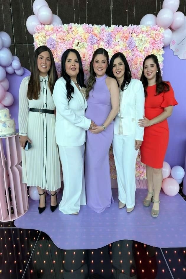 Diana Moreno, Laura Benavides de Moreno, Laura Moreno de Gutiérrez, Sandra Elizondo de Gutiérrez y Ale Gutiérrez