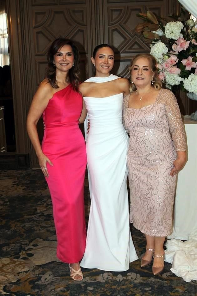 Éricka Salinas Sánchez, Alejandra Monserrat de la Cruz Salinas y Hilda Jáuregui