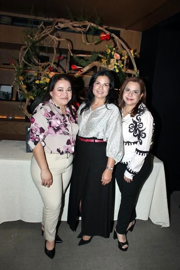 Cristina de Bonilla, Olga Vázquez y Cynthia Arriola