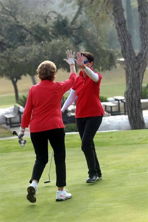 Tere Sosa de Fernández y Martha Canseco