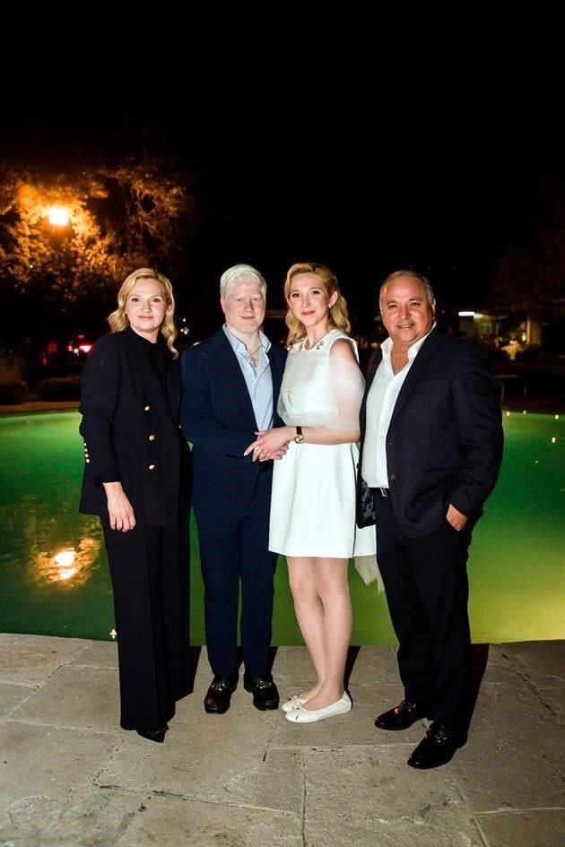Luisa Guerrero de Villarreal, los novios y Jaime Alberto Villarreal