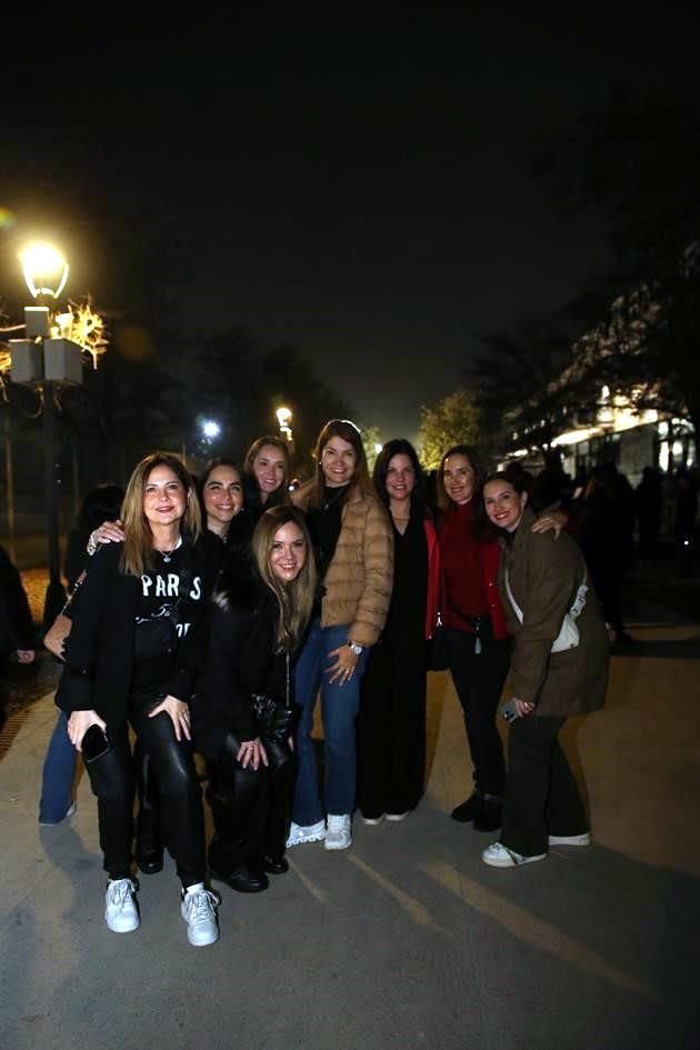 Claudia Ramírez de Villanueva, Lorena Puente de González, Ana Gaby Leal, Gaby Torres, Rosy Fernández, Laura Flores, Virginia Martínez y Michel Buenfil