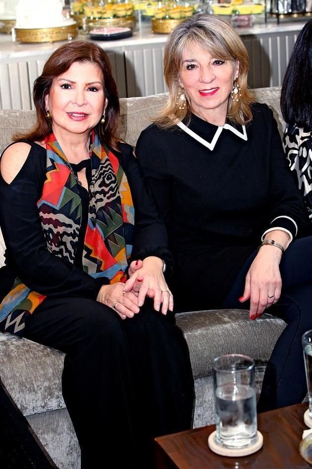 Blanca Garza de Hernández y Gladys Aguirre de Drexel