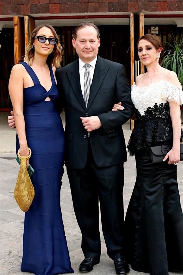 Andrea Muriel, Mauricio Muriel y Magdalena Gil