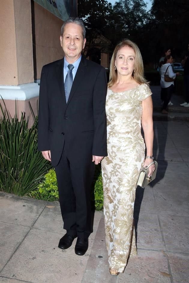 Ángel Abasolo y Thelma de Abasolo