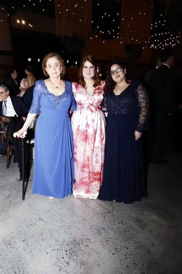 Pilar Lobeira de Madero, Ana Cecy Madero de De la Garza y Sofía Madero